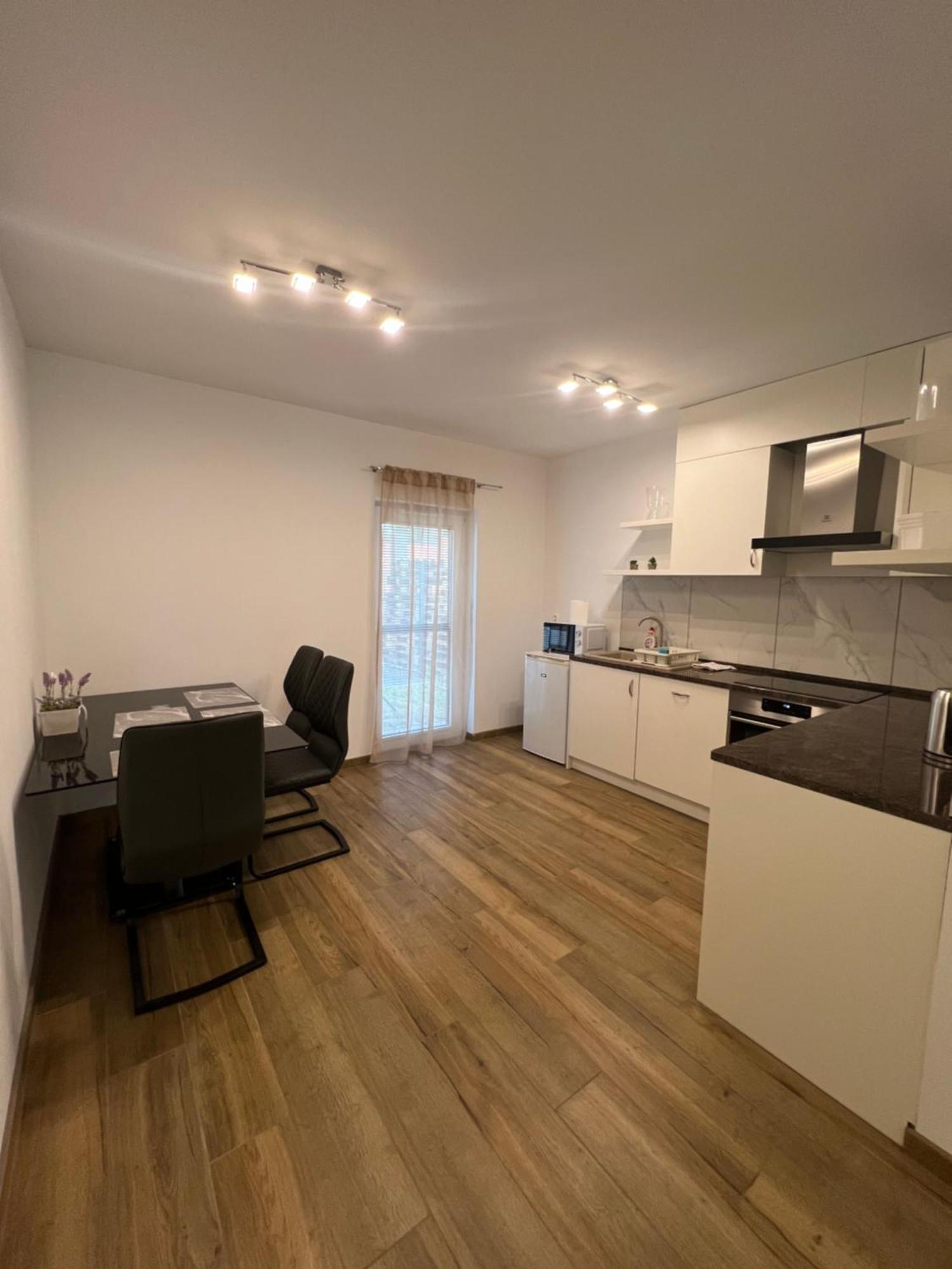Modern Apartman Szeged Buitenkant foto